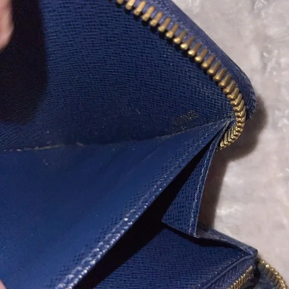 Louis Vuitton Damier Payette wallet excellent condition.. Size 7 1/2 x 4 inches - Picture 6 of 16